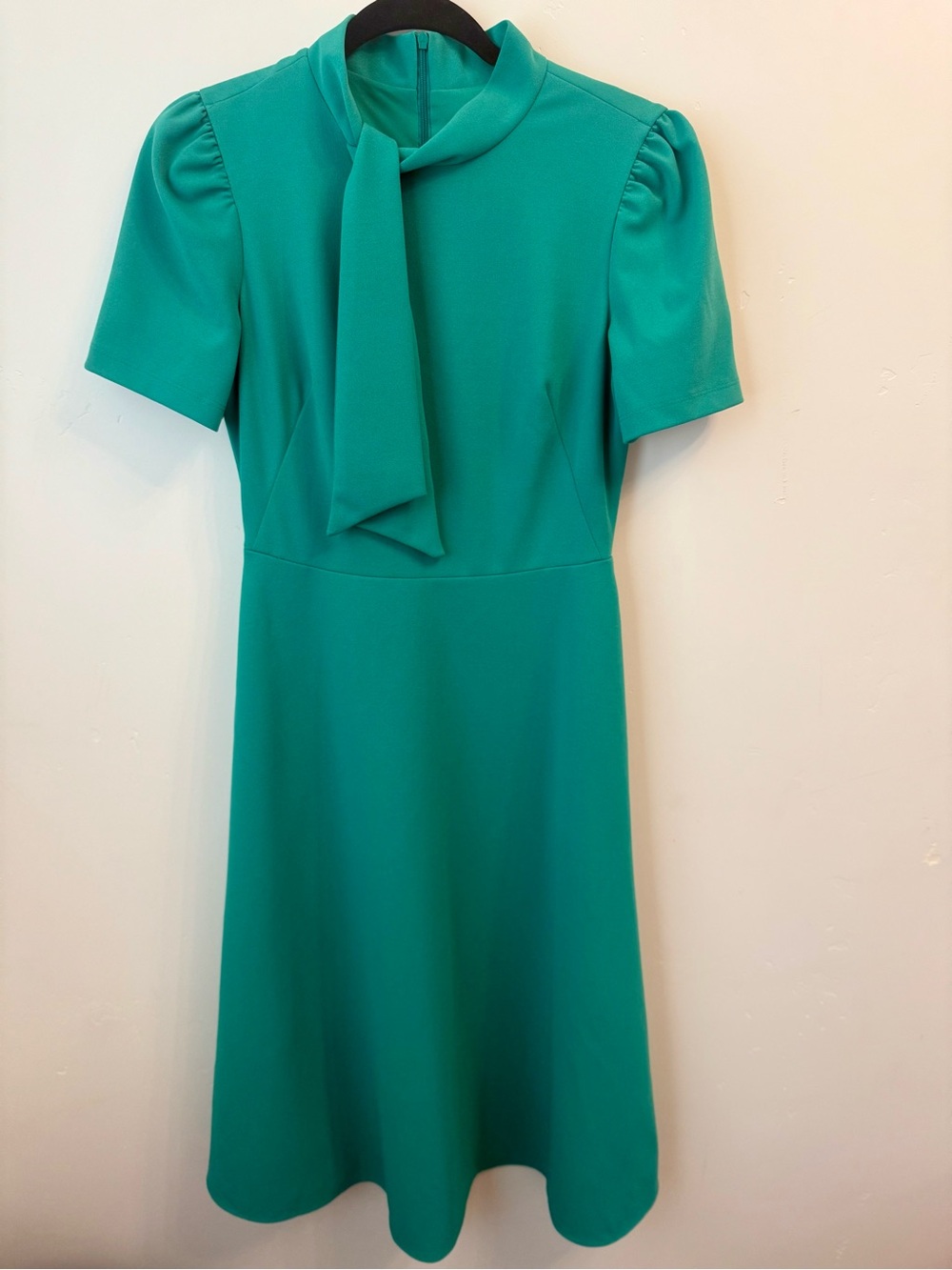 Ivy + Blu Emerald Green Tie-Neck Midi Dress - Size 4